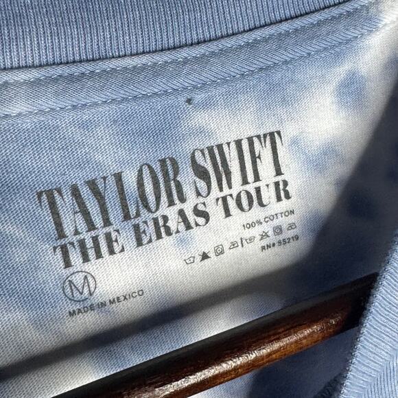 Taylor Swift The Eras Tour Tie Dye Tank Top Blue Size Medium NWT - Picture 8 of 9